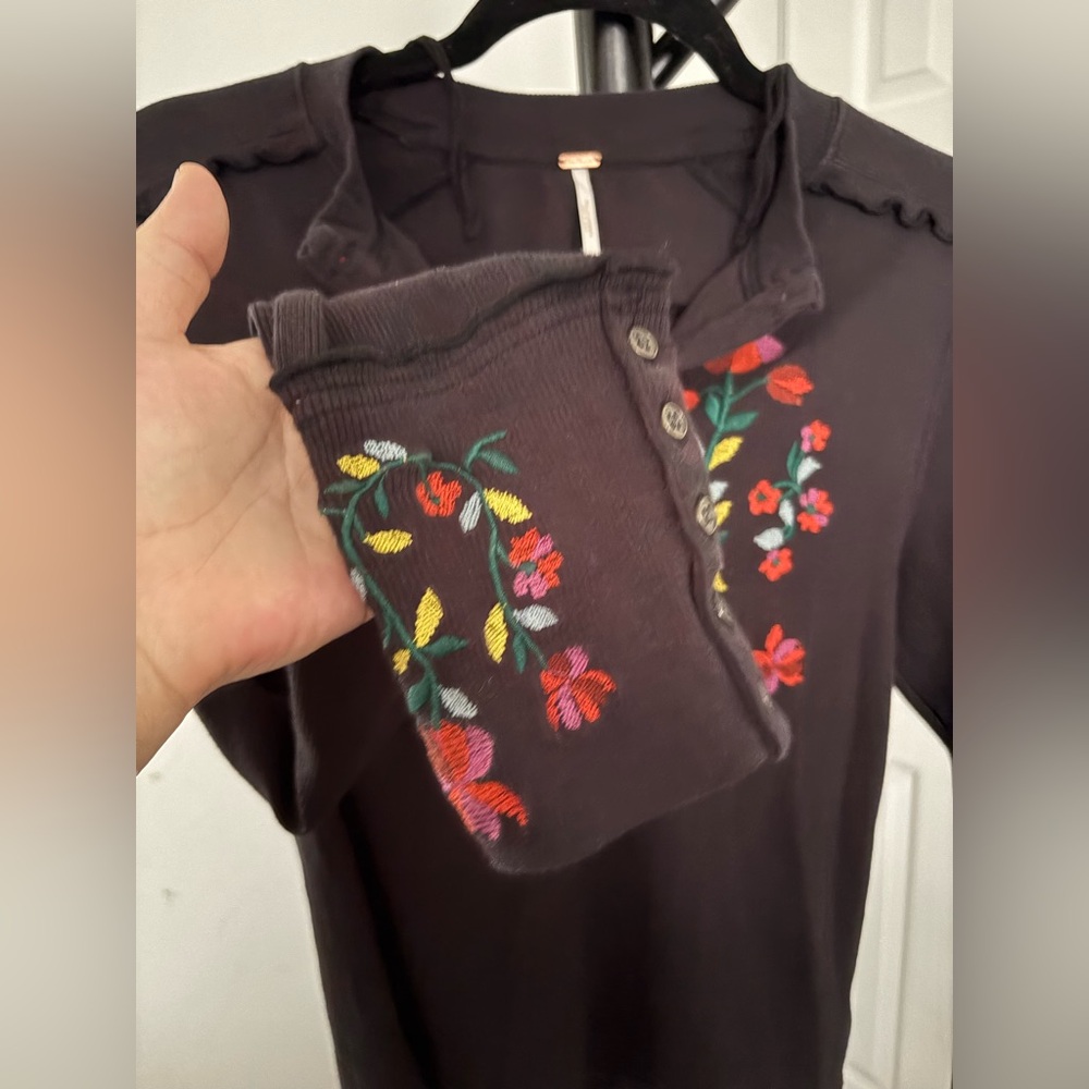 NWT FREE PEOPLE Fleur Embroidered Cuff Top | Black MSRP $98 Size M - Picture 14 of 15